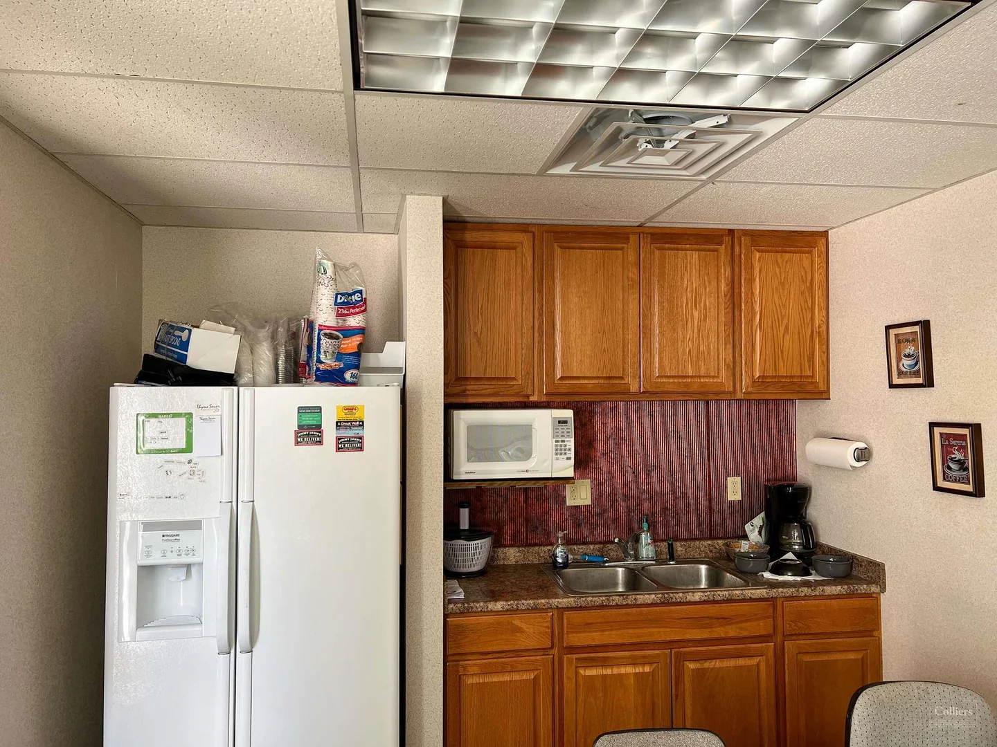 Retail/Office Space Available - photo 3 - Waukesha, WI