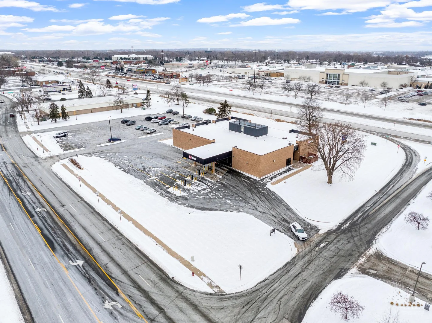 231 NE County Road 10 — Lease in Blaine, MN, photo 3 of 8