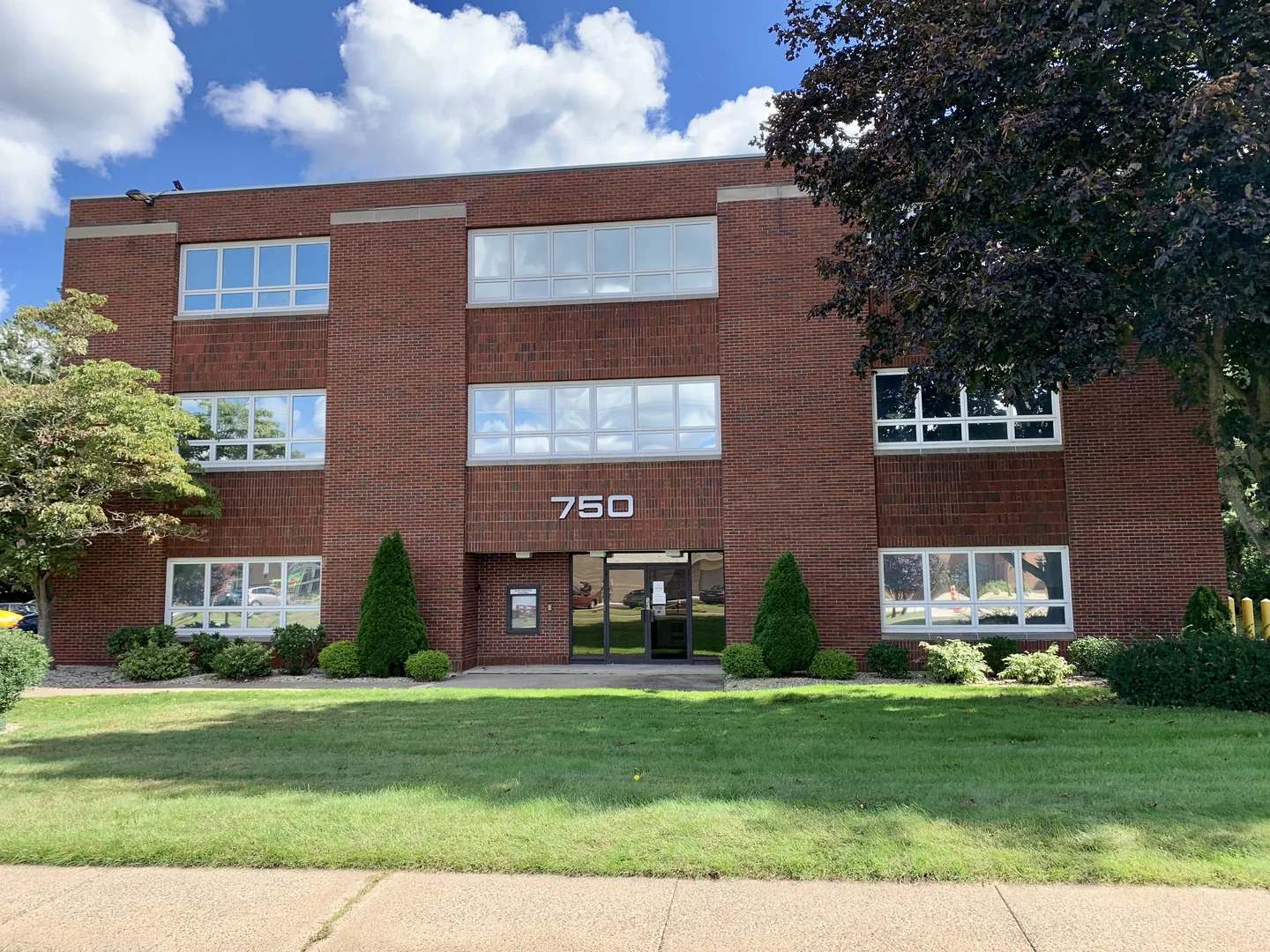Office in Old Rocky Hill, CT For Sale or Lease — Lease in Rocky Hill, CT, photo 1 of 8