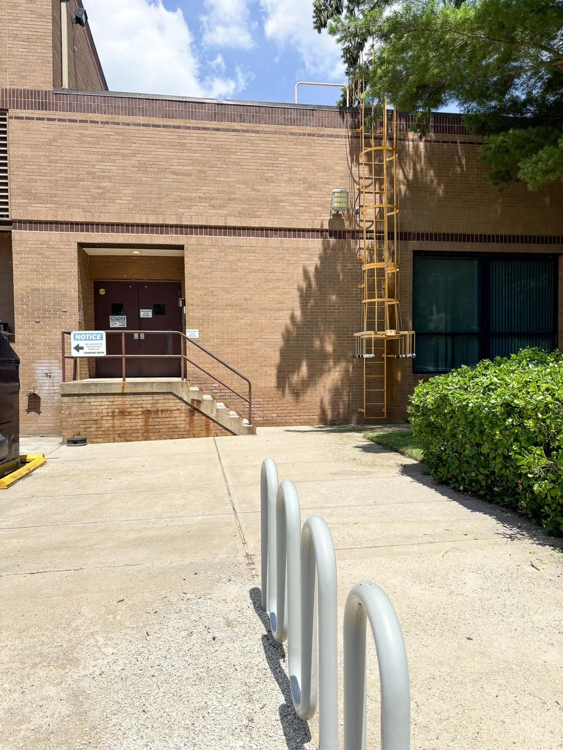 Exceptional Investment Opportunity: SHORT-TERM NNN SALE/LEASEBACK THROUGH 12/31/2026 - photo 18 - Rockville, MD