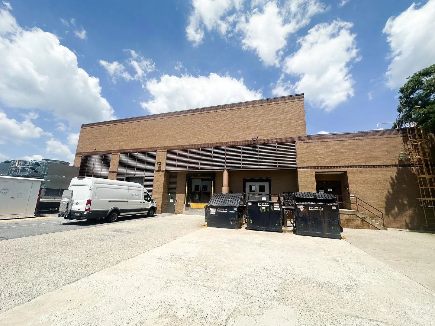 Exceptional Investment Opportunity: SHORT-TERM NNN SALE/LEASEBACK THROUGH 12/31/2026 - photo 4 - Rockville, MD