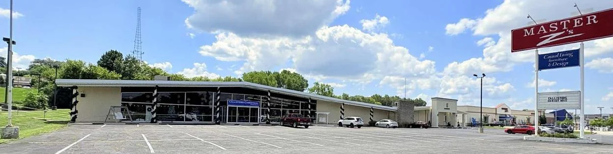 Prime Location Retail Space Available — Lease in Brookfield, WI, photo 2 of 8