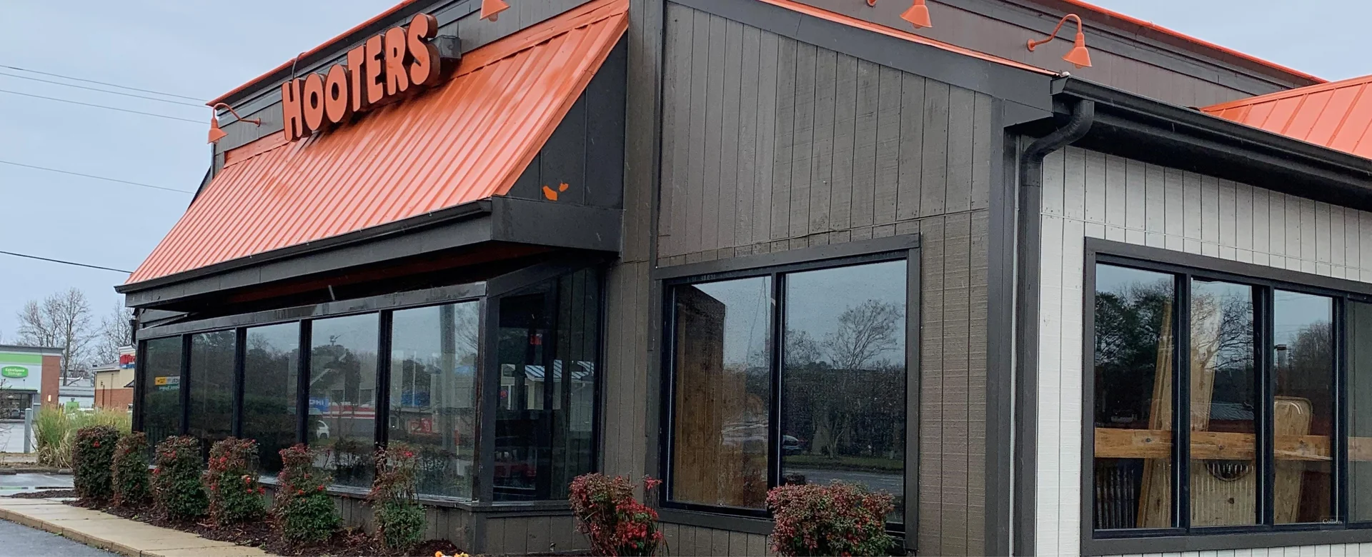 Former Hooters Available — Lease in Virginia Beach, VA, photo 1 of 8