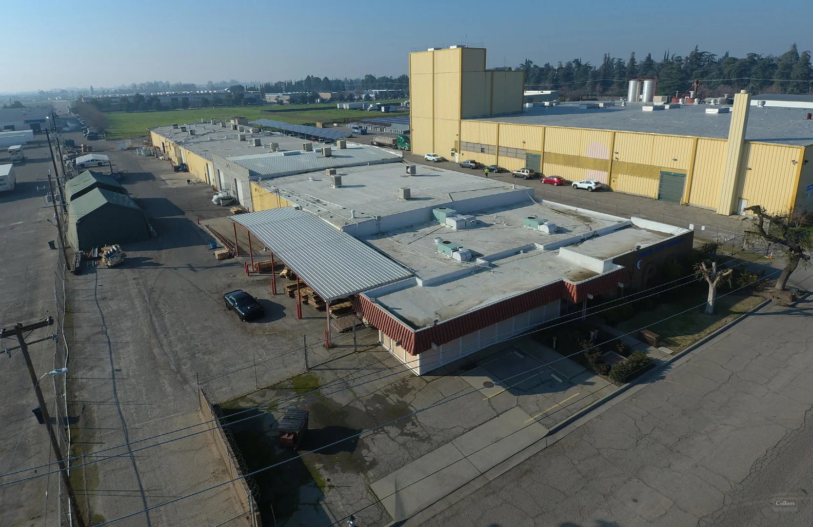 ±49,488 SF Industrial Building — Lease in Fresno, CA, photo 1 of 8