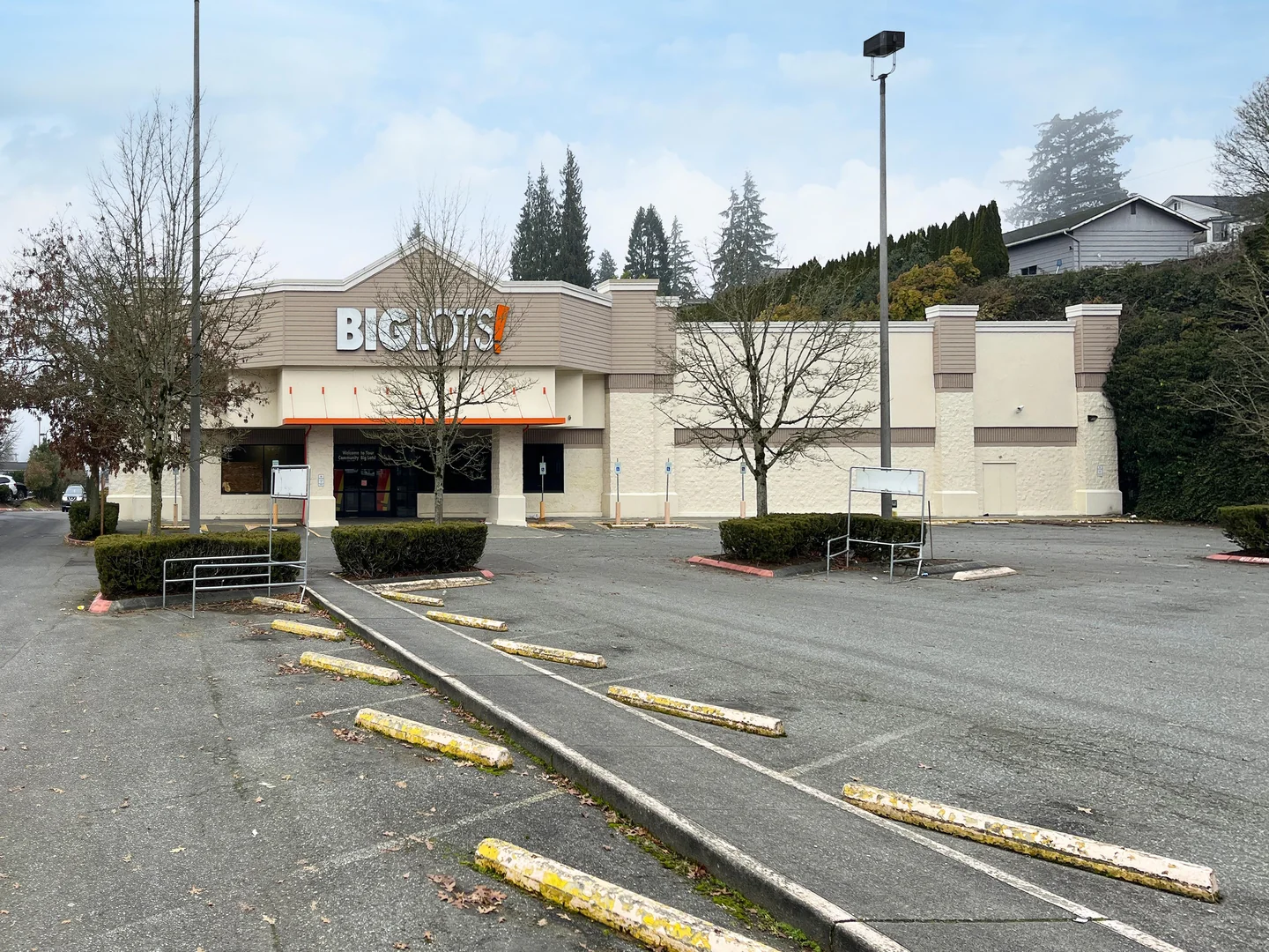 Freestanding Retail Building For Sale or Lease on Evergreen Way in Everett