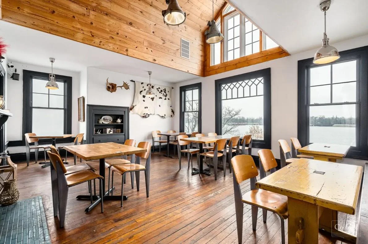 Restaurant For Sale or Lease | 117 E Riverside Dr