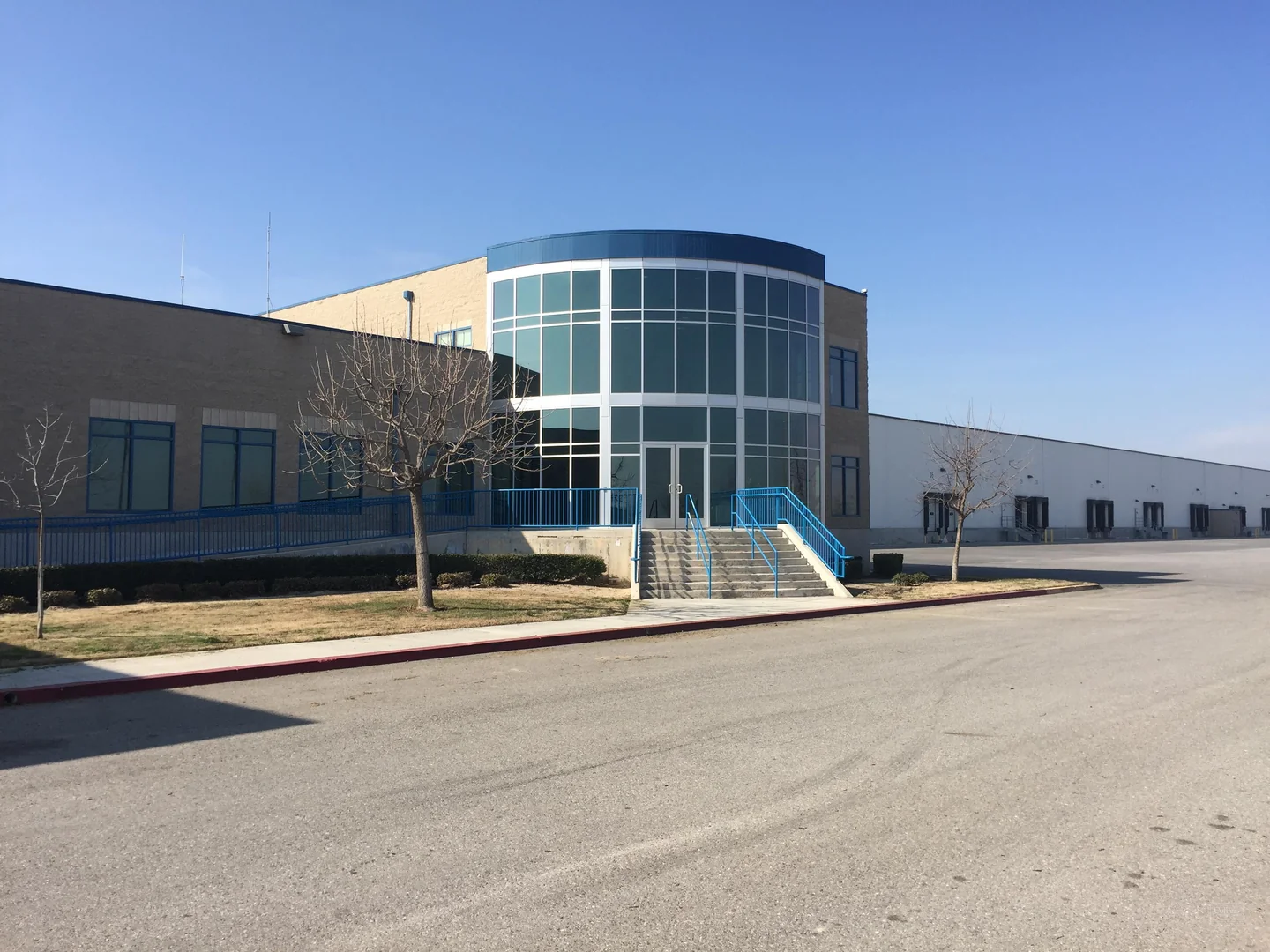 Rail Served Freezer/Cold Storage Facility — Lease in Delano, CA, photo 1 of 8