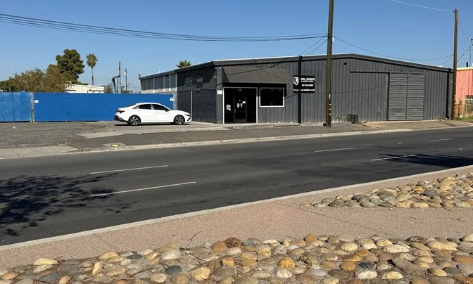 Warehouse & Manufacturing Building with Yard | +/-6,000 SF - photo 4 - Bakersfield, CA