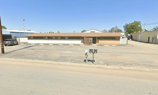 Warehouse & Manufacturing Building with Yard | +/-6,000 SF - photo 5 - Bakersfield, CA