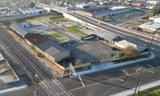 Warehouse & Manufacturing Building with Yard | +/-6,000 SF - photo 10 - Bakersfield, CA