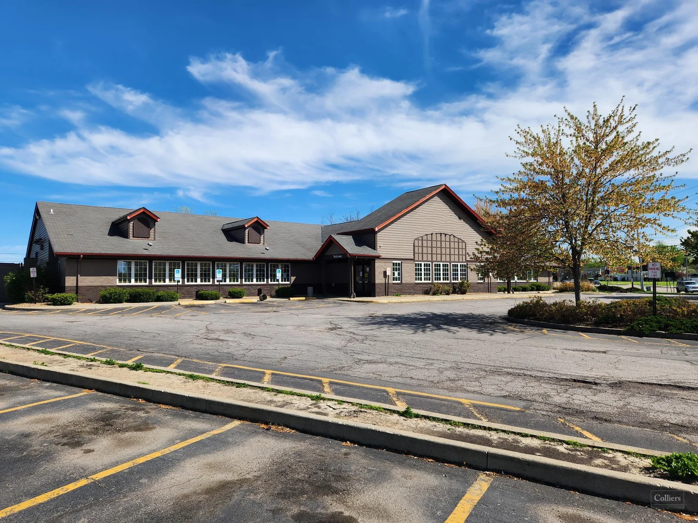 For Sale or Lease | 2nd Generation Restaurant in Elyria — Lease in Elyria, OH, photo 2 of 6