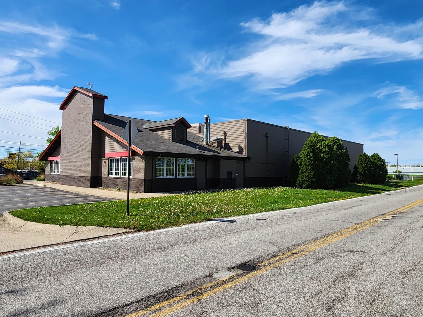 For Sale or Lease | 2nd Generation Restaurant in Elyria — Lease in Elyria, OH, photo 3 of 6