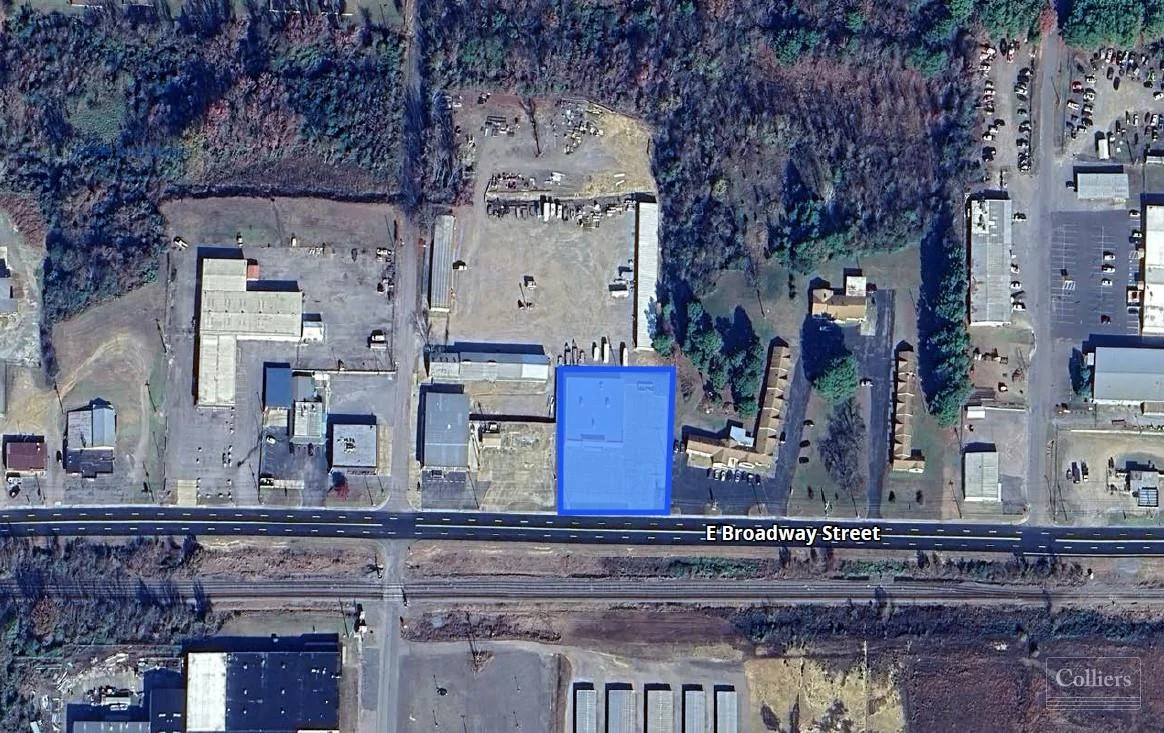 For Sublease or Sale: Large Retail Building in Morrilton, AR
