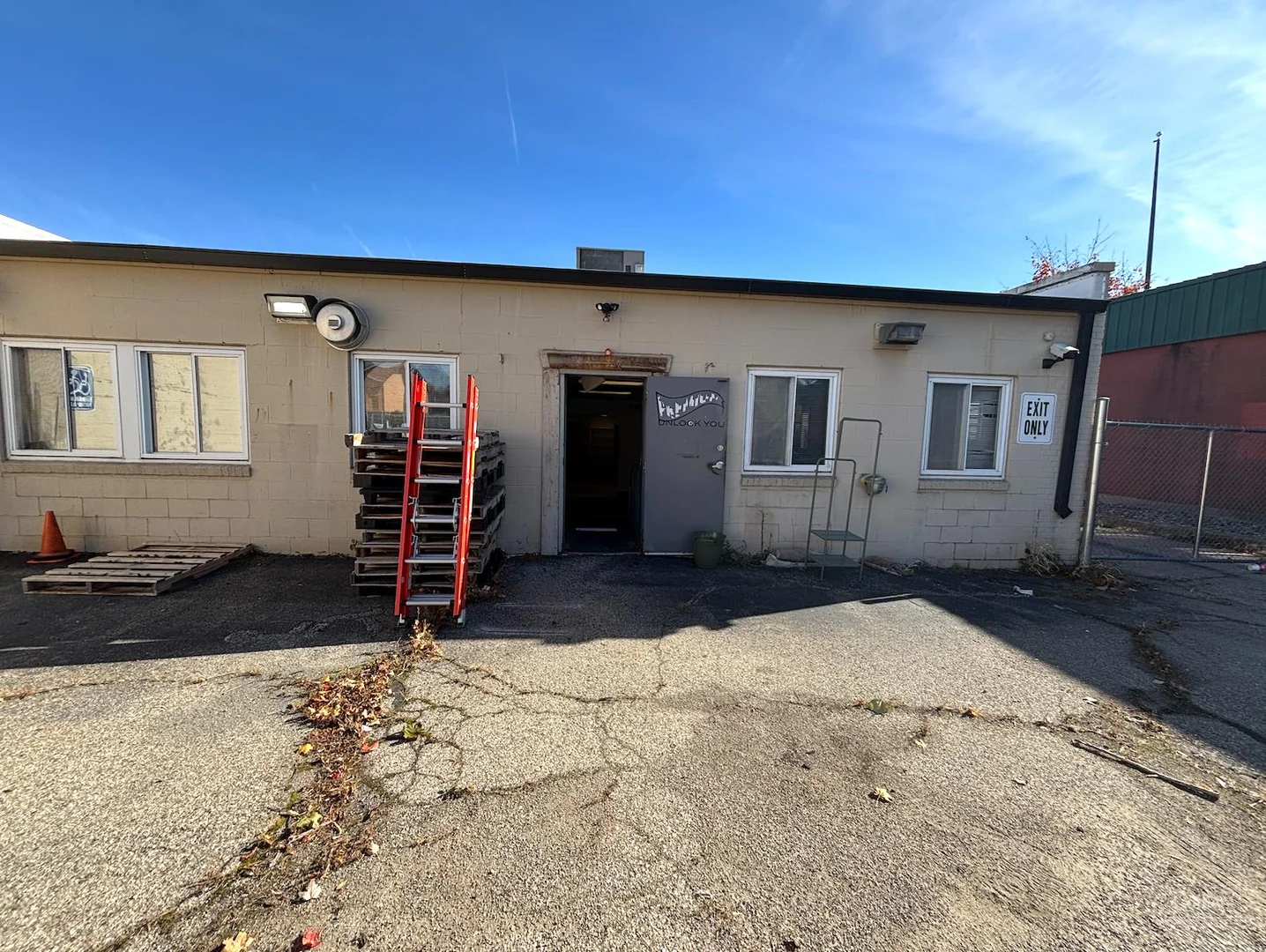 Freestanding Retail/Office For Sale Or Lease l… — Lease in Lansing, MI, photo 4 of 8
