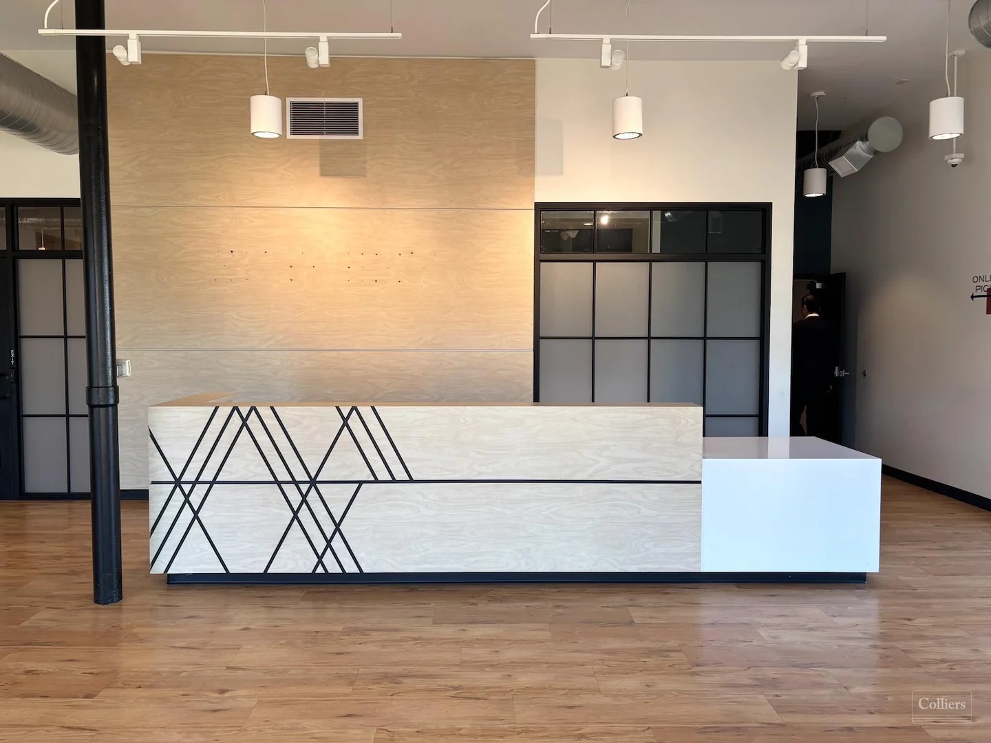 Freestanding Retail/Office For Sale Or Lease l… — Lease in Lansing, MI, photo 5 of 8