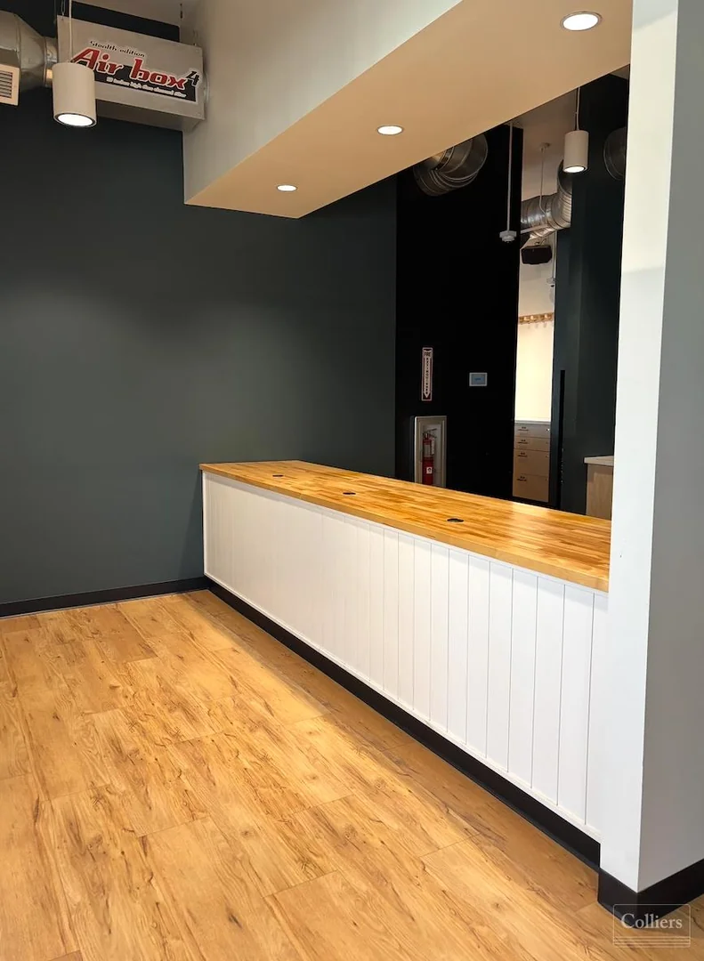 Freestanding Retail/Office For Sale Or Lease l… — Lease in Lansing, MI, photo 6 of 8