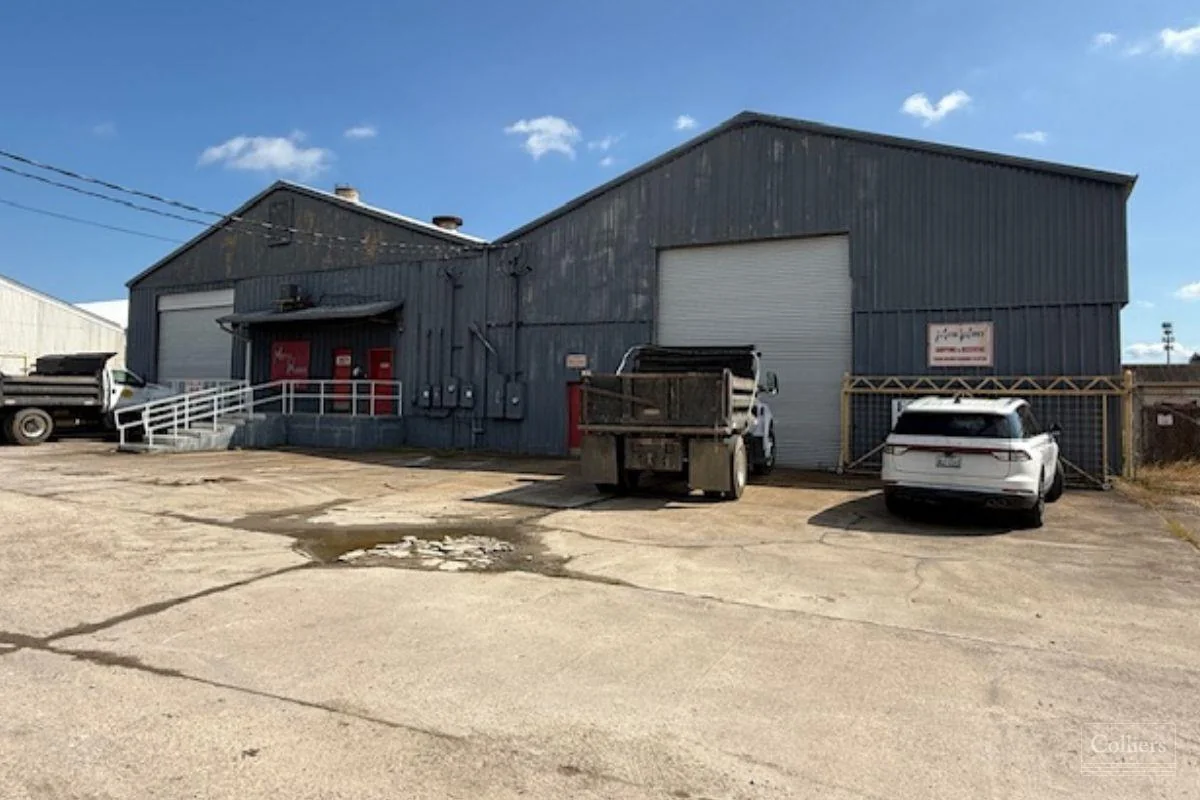 For Sale or Lease I ±14,000 SF Industrial Building ±0.844 Acres - industrial in Port Arthur, TX