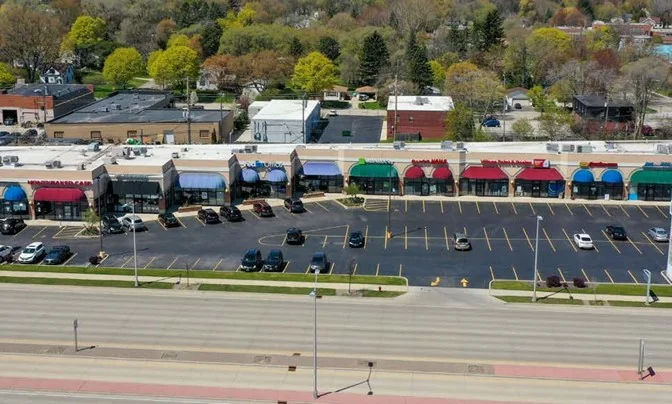 Retail Building Available in High Visibility Location — Lease in Brookfield, WI, photo 3 of 8