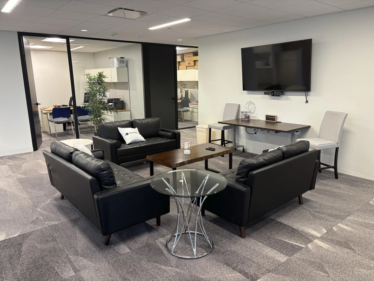 9,278 SF OFFICE SPACE FOR SUBLEASE IN TYSONS — Lease in Mclean, VA, photo 3 of 8