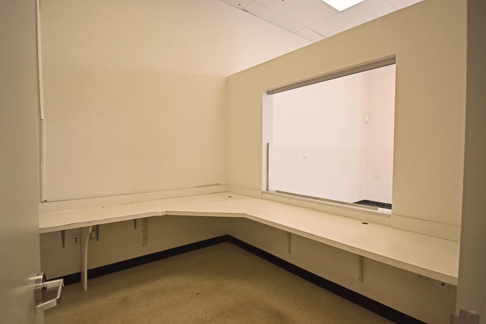 Retail/Service Center for Sublease Available at The… — Lease in St. Louis, MO, photo 3 of 5