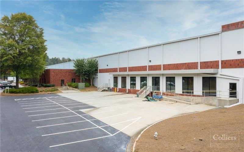 For Sublease: ± 356,000 SF at 300 Horizon Drive — Lease in Suwanee, GA, photo 1 of 3