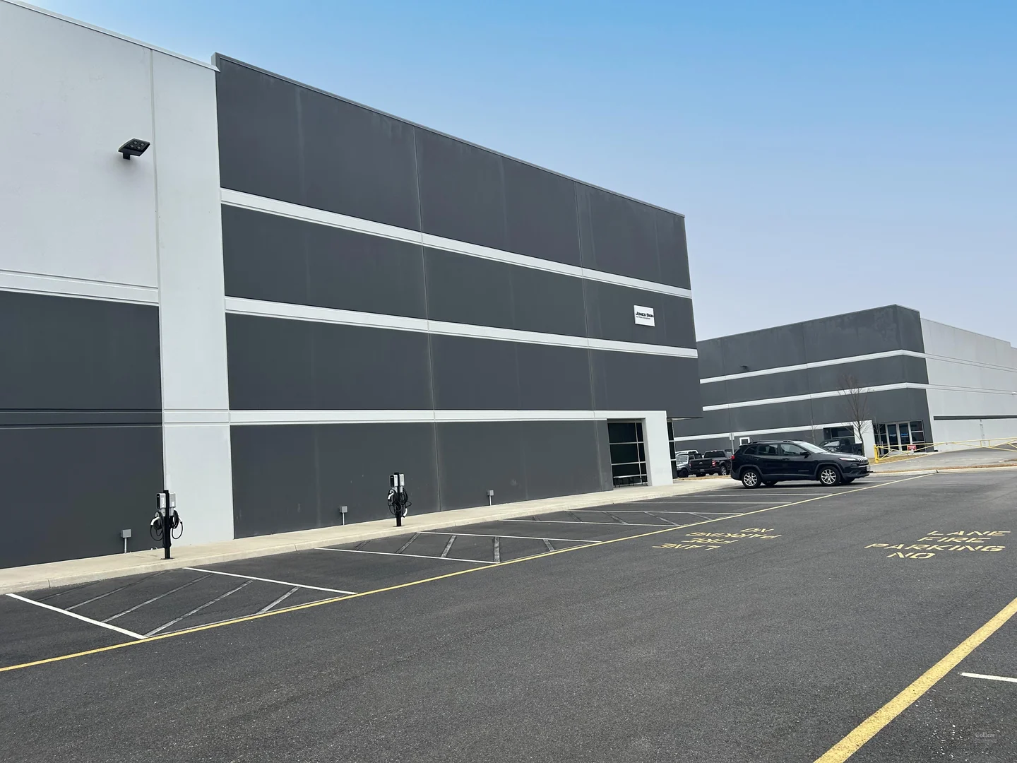 30,458 SF Endcap Space Available