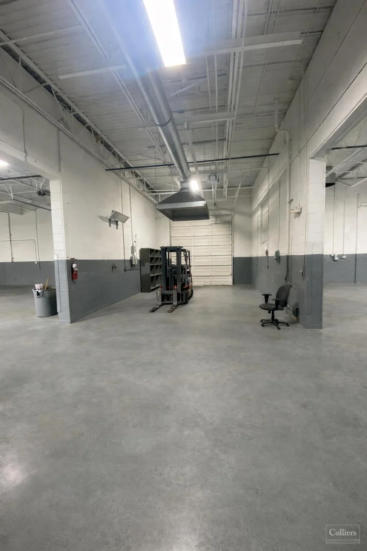 FOR SUBLEASE > 379 Indusco Court — Lease in Troy, MI, photo 3 of 8