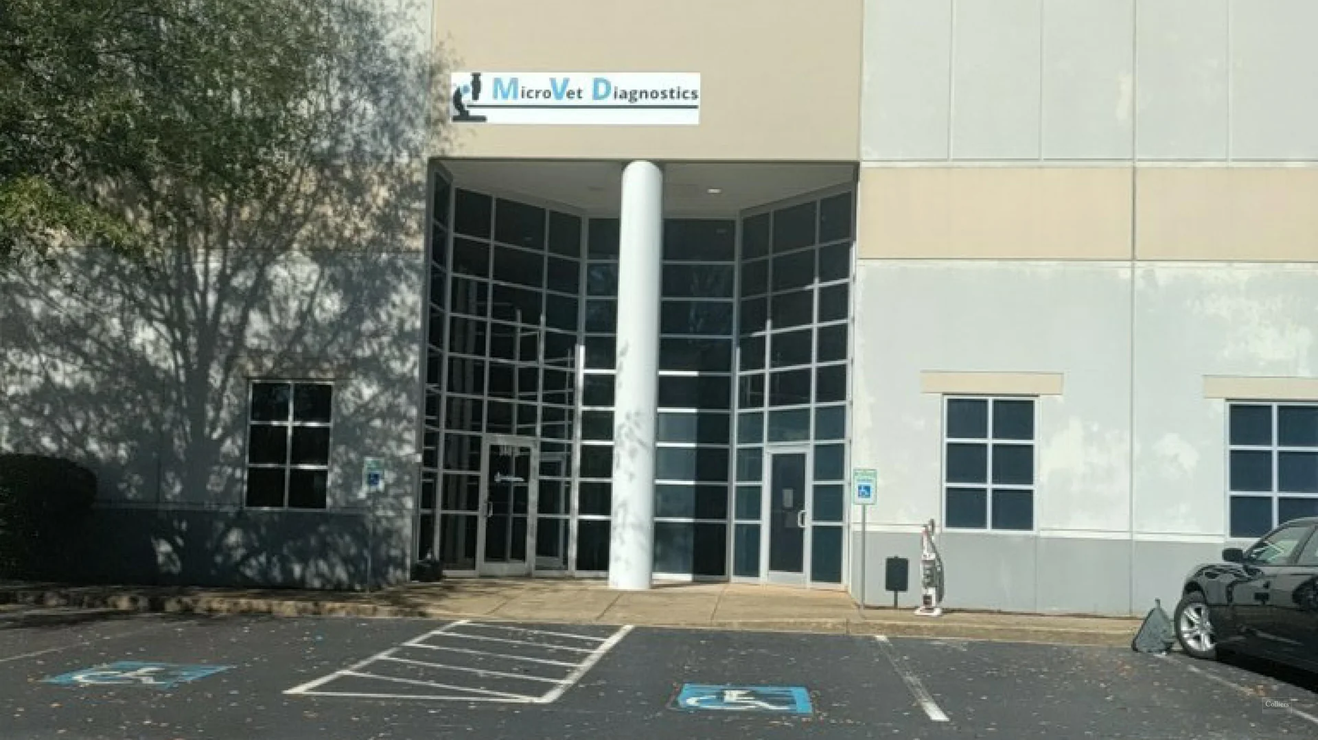 ±3,600-SF Flex Space Off Hwy 290 with Ample Office… — Lease in Duncan, SC, photo 1 of 8