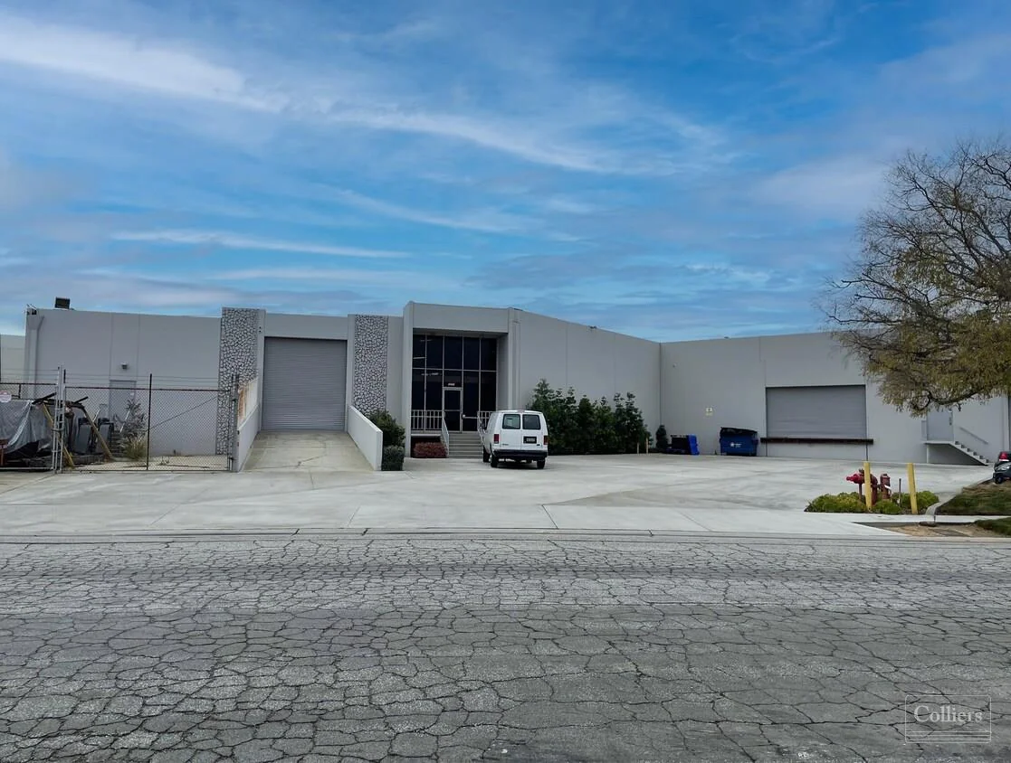 ±10,000 Available For Sublease