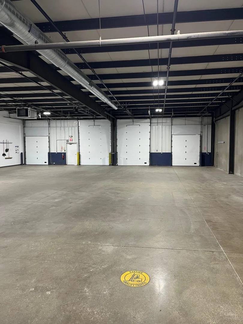 7,224 SF Industrial Flex for Sublease — Lease in Des Moines, IA, photo 6 of 8