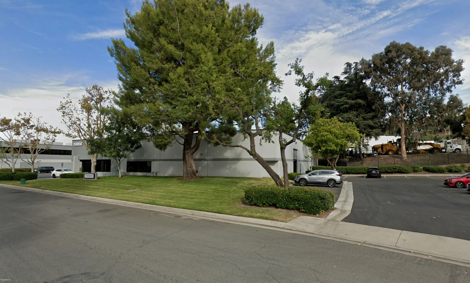 16,369 SF Industrial Warehouse in Fairway Industrial… — Lease in Walnut, CA, photo 3 of 4
