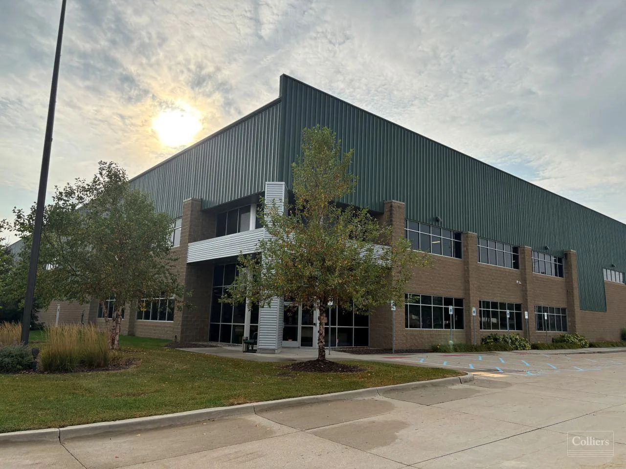 For Sublease | 73,160 SF Industrial Space Sterling… — Lease in Sterling Heights, MI, photo 1 of 8