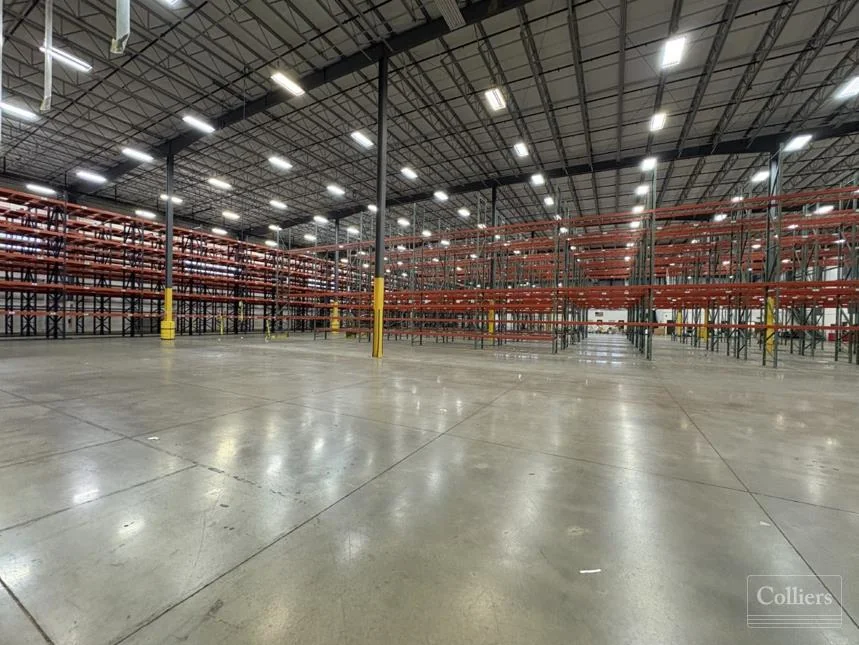 For Sublease | 73,160 SF Industrial Space Sterling… — Lease in Sterling Heights, MI, photo 3 of 8