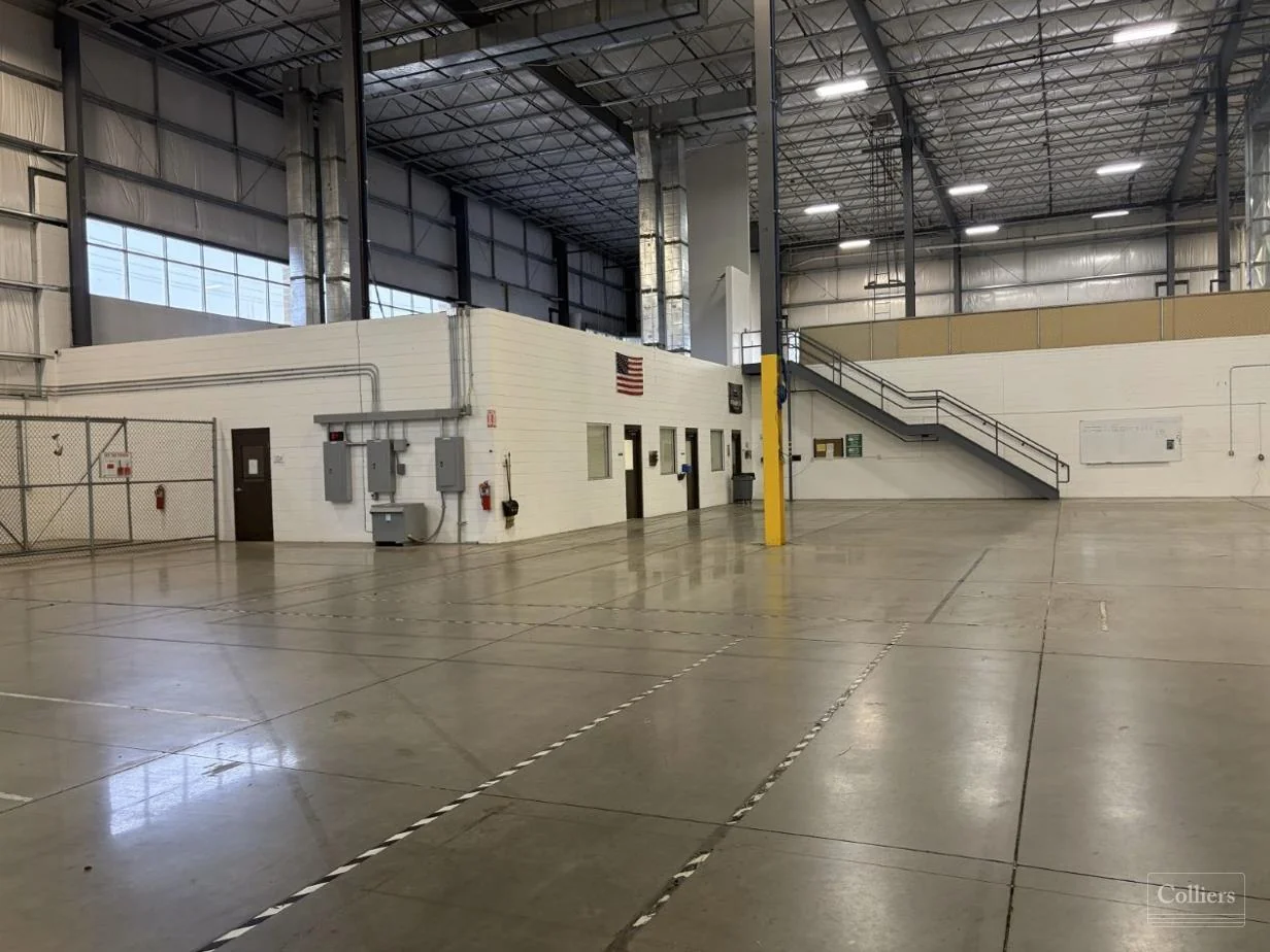 For Sublease | 73,160 SF Industrial Space Sterling… — Lease in Sterling Heights, MI, photo 4 of 8