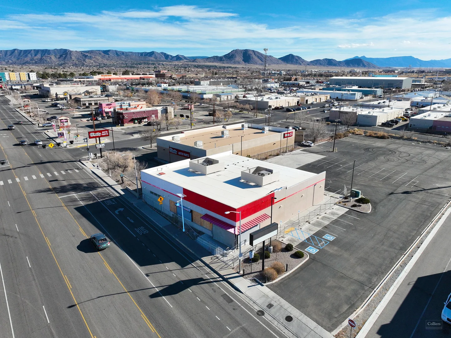 High Traffic Freestanding Building — Lease in Albuquerque, NM, photo 1 of 8