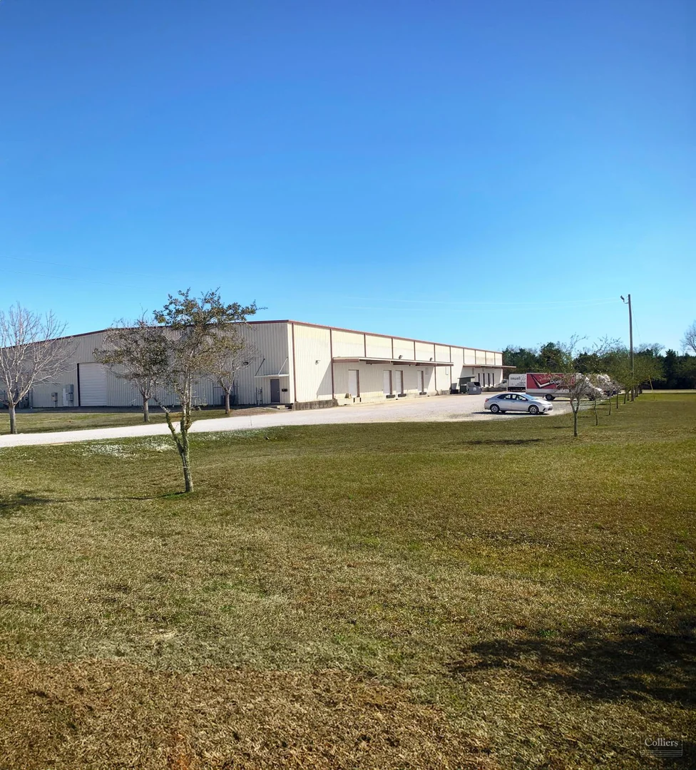 ± 35,000 Manufacturing / Distribution Facility — Lease in Demopolis, AL, photo 1 of 6