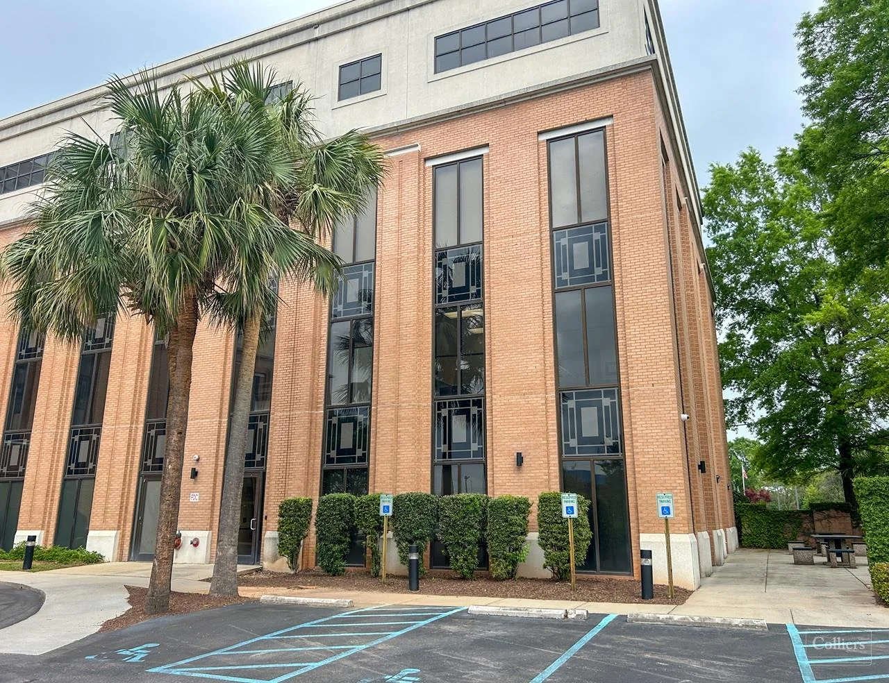 Professional Office/Medical Suite Available for… — Lease in Columbia, SC, photo 2 of 8