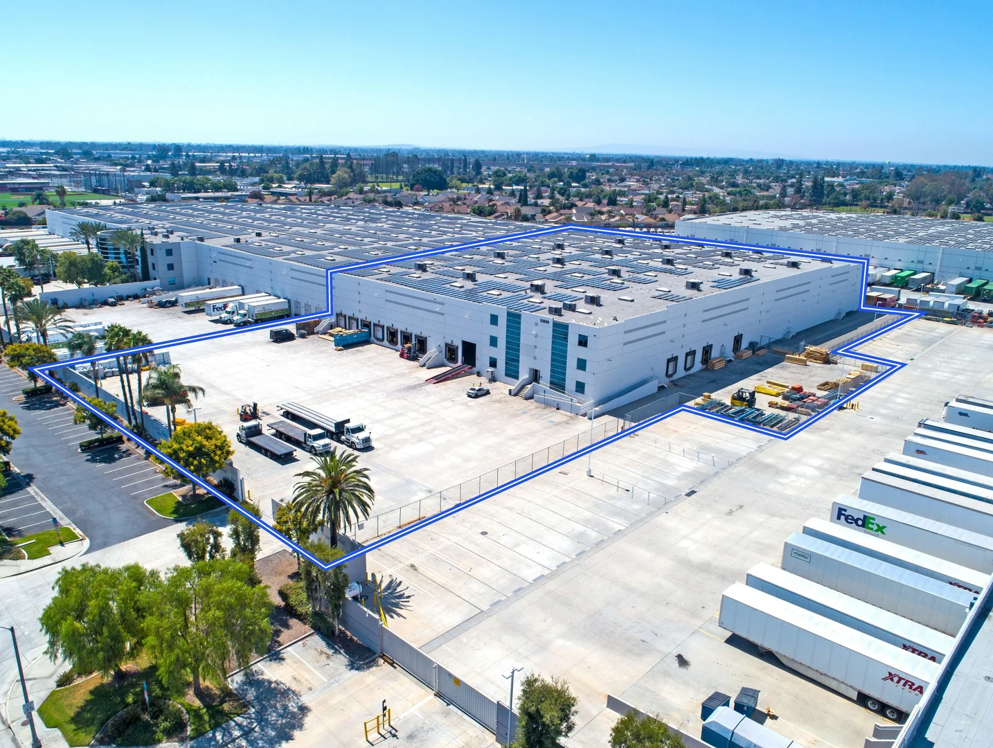 40,000 SF - 82,238 SF For Sublease in Santa Fe Springs — Lease in Santa Fe Springs, CA, photo 1 of 3