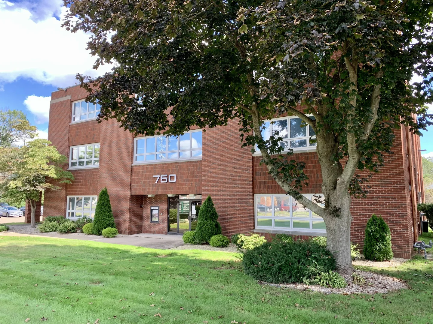 7,822 sf office space for sublease — Lease in Rocky Hill, CT, photo 1 of 8
