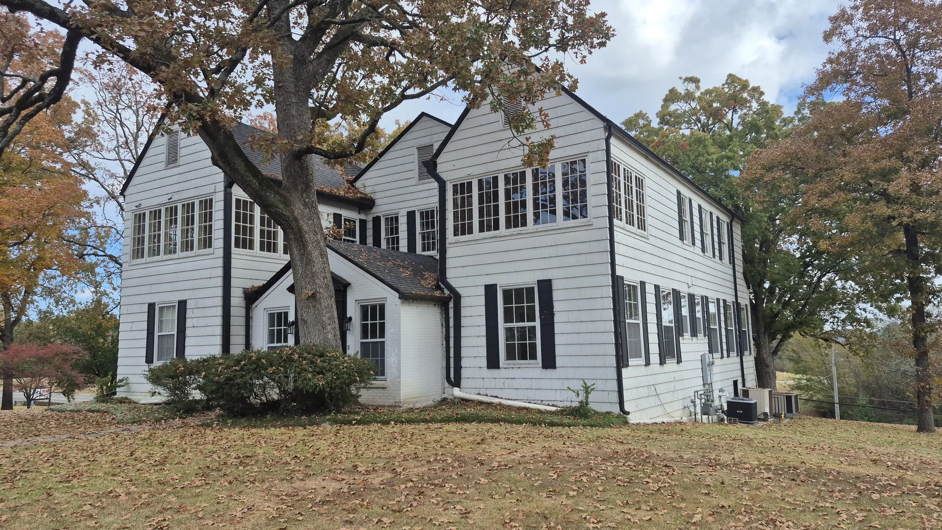 Unique Multi-Office Space For Lease — Lease in Hot Springs, AR, photo 2 of 8