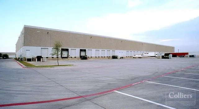 13,810 SF Industrial Space for Sublease in… — Lease in Carrollton, TX, photo 1 of 5