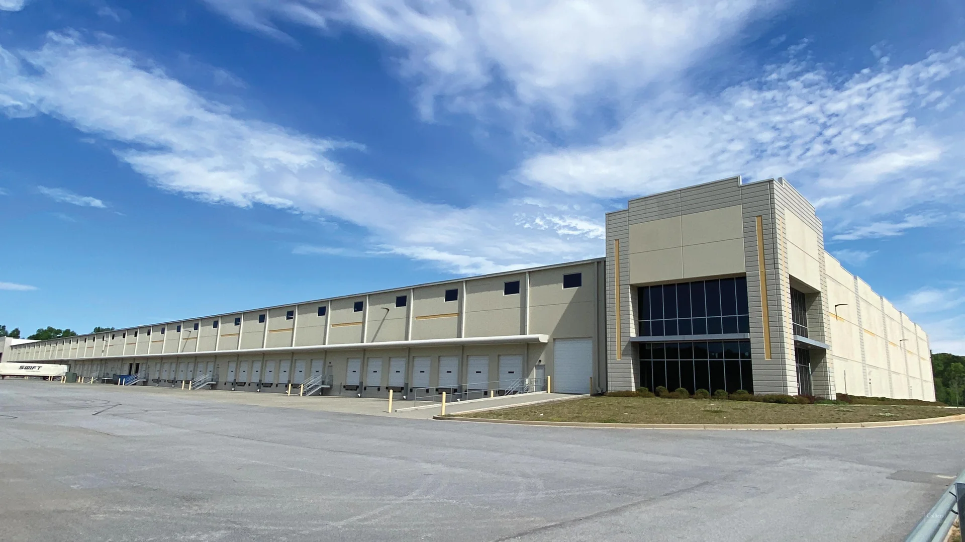 ±50,000 - ±285,000-SF Sublease Available at 497 Robin… — Lease in Duncan, SC, photo 1 of 4