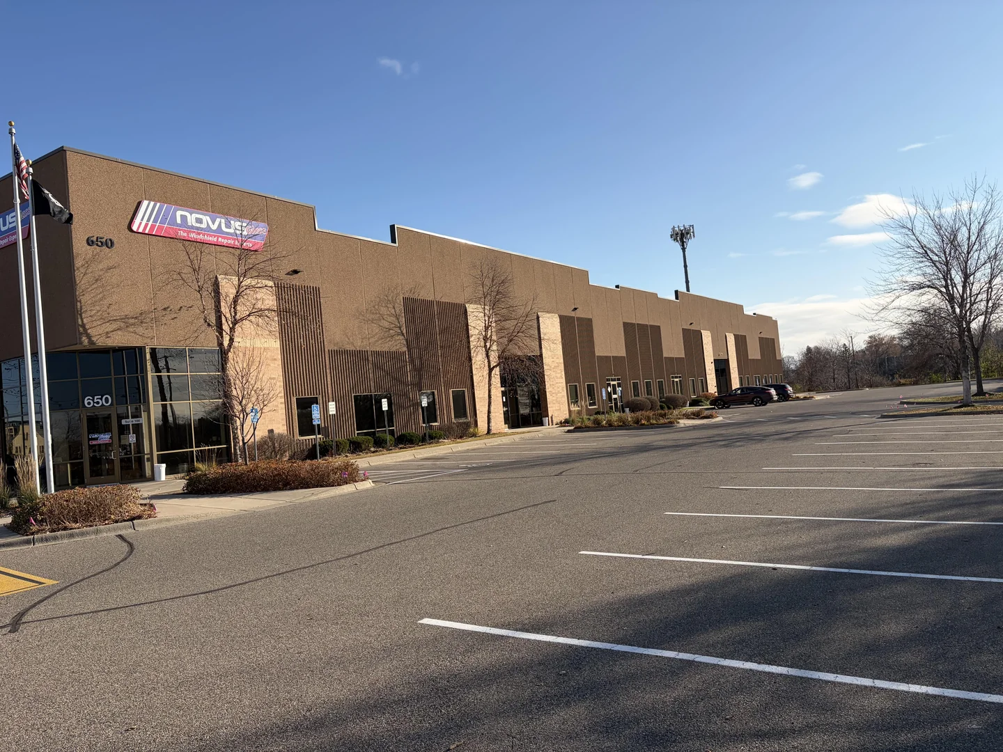 Premium Office/Warehouse Space for Sublease — Lease in St Paul, MN, photo 1 of 7