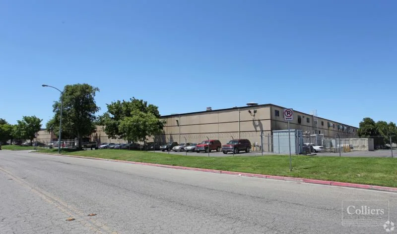 STOCKTON AIRPORT BUSINESS CENTER — Lease in Stockton, CA, photo 1 of 2