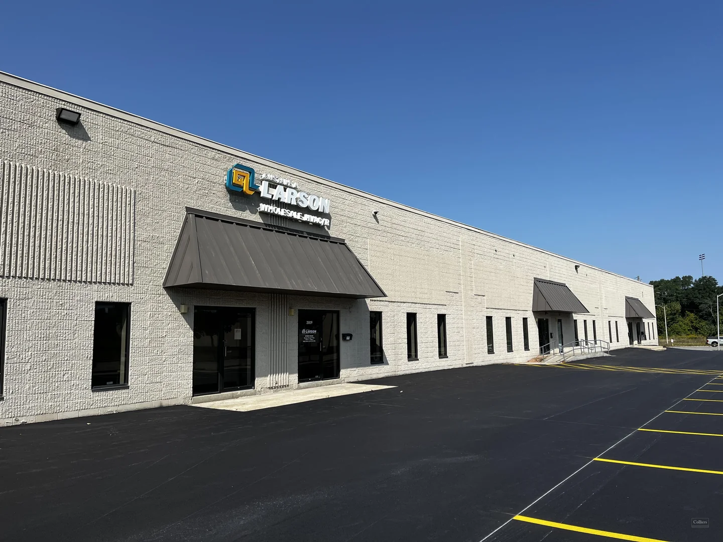 2757 S 5th Court — Lease in Milwaukee, WI, photo 1 of 5