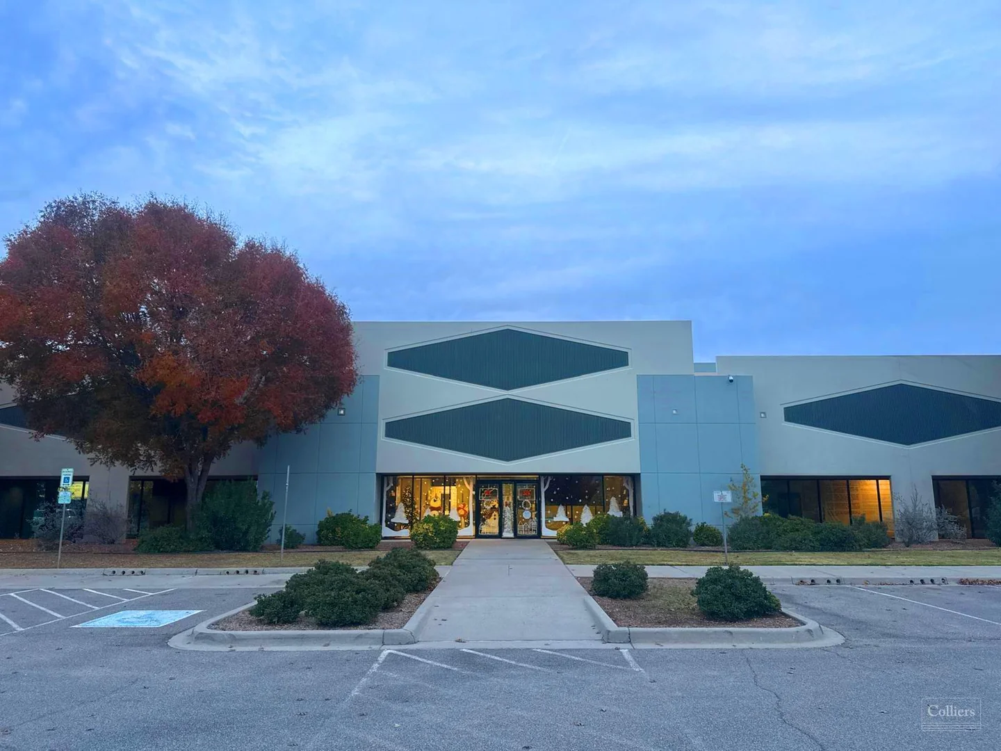 Office/Warehouse For Sublease