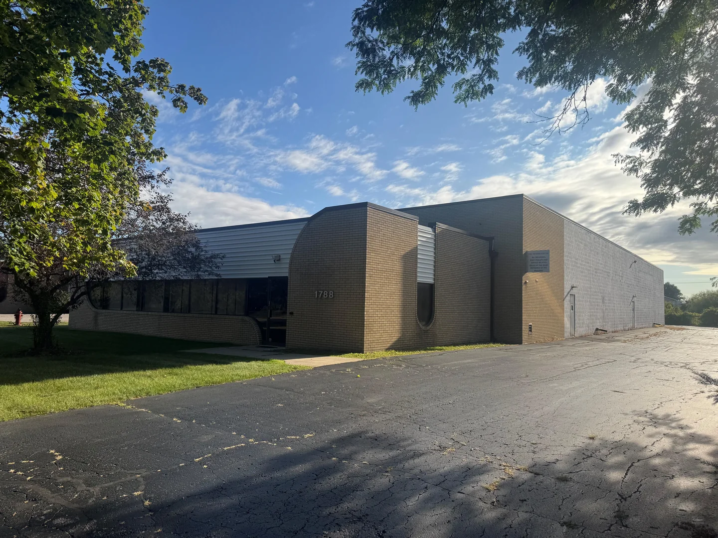 For Sublease - 12,480 SF - Troy, MI — Lease in Troy, MI, photo 1 of 8