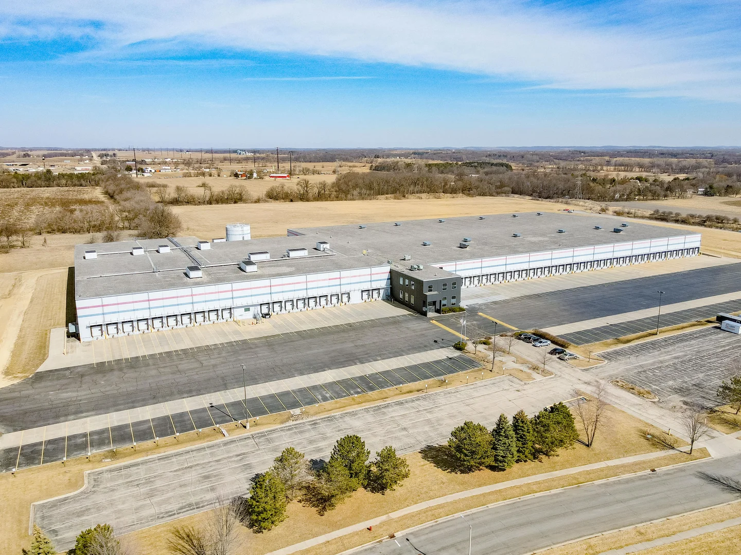 55,000 - 120,000 SF of Dry Warehouse/Distribution Available For Sublease