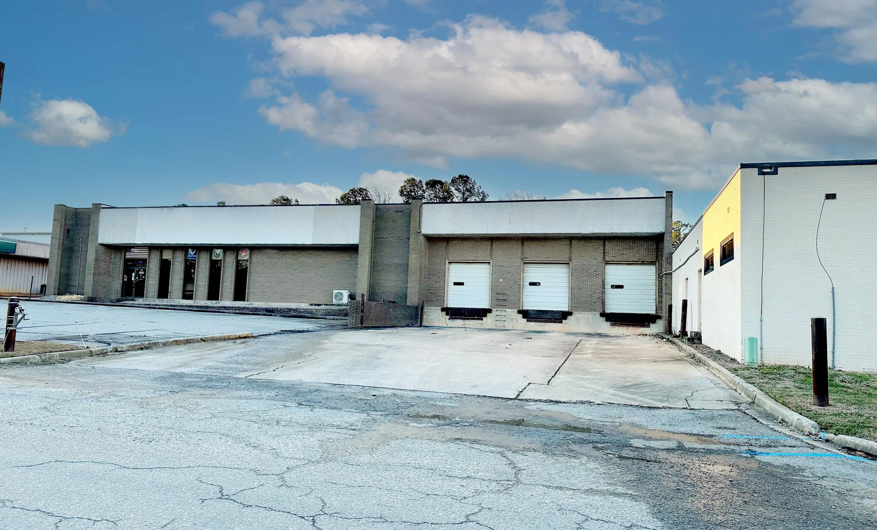 ±16,070 SF Industrial Space Available Along I-126 |… — Lease in Columbia, SC, photo 2 of 8