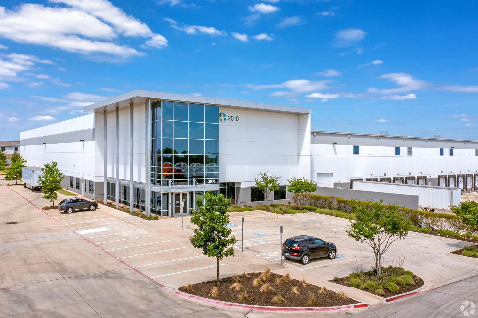 GSW Distribution Center | Class A Industrial Sublease — Lease in Grand Prairie, TX, photo 1 of 7